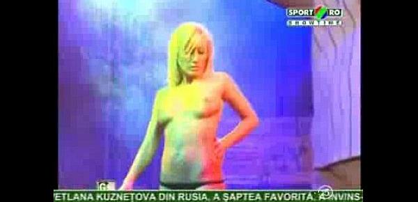  Goluri si Goale ep 7 Miki si Roxana (Romania naked news)